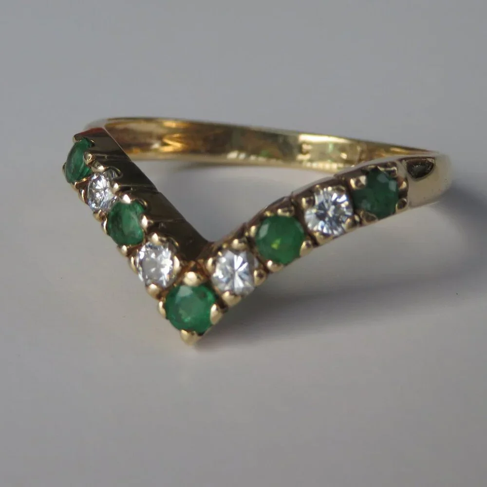 Genuine Diamonds Emeralds In Solid 14K V Chevron Ring Size 6.5